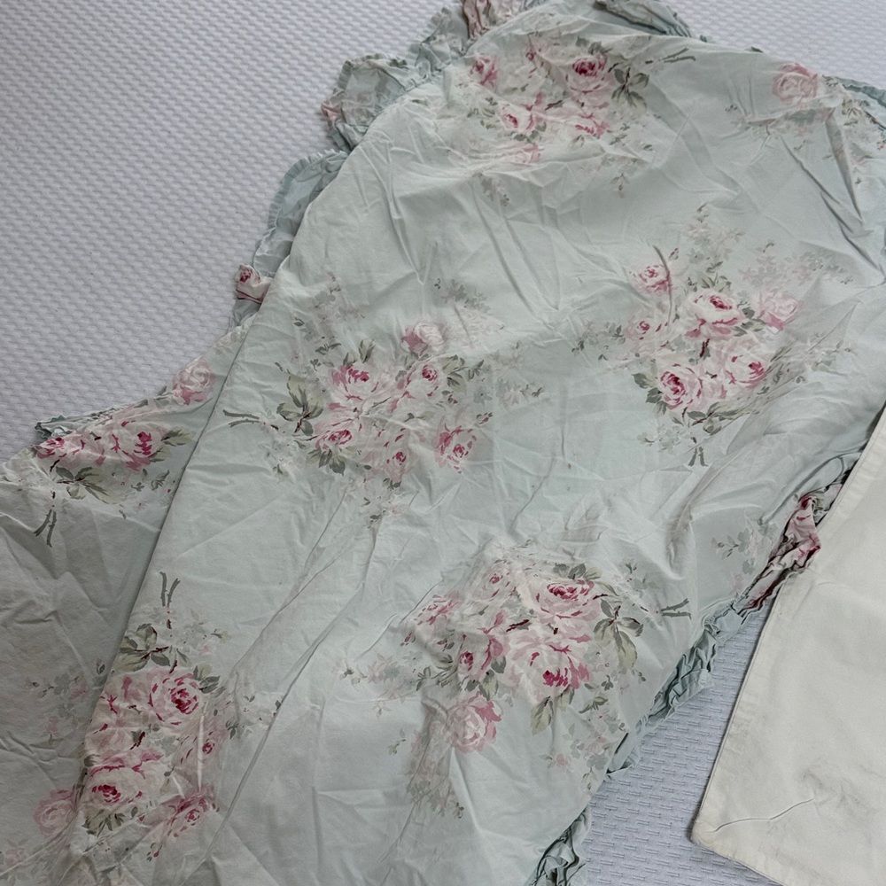 Rachel Ashwell Shabby Chic Soft Floral Bedding Set - gently used - Picture 5 of 10
